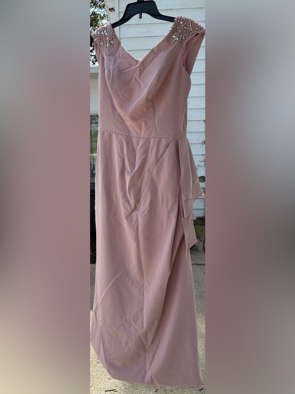 Elegant Mauve Sleeveless Evening Dress with Embellished Shoulders